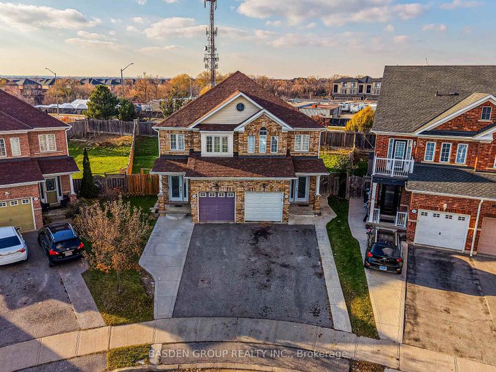 Photo 3 at 101 Eastview Gate, Bram East, Brampton