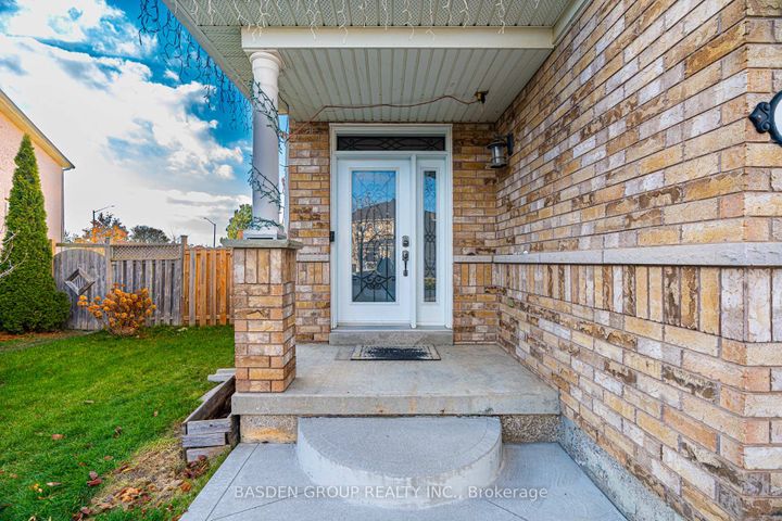 Photo 6 at 101 Eastview Gate, Bram East, Brampton