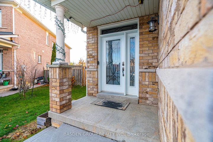 Photo 7 at 101 Eastview Gate, Bram East, Brampton