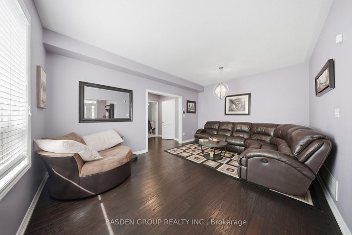 Photo 11 at 101 Eastview Gate, Bram East, Brampton