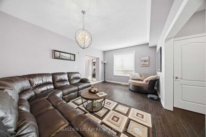 Photo 12 at 101 Eastview Gate, Bram East, Brampton