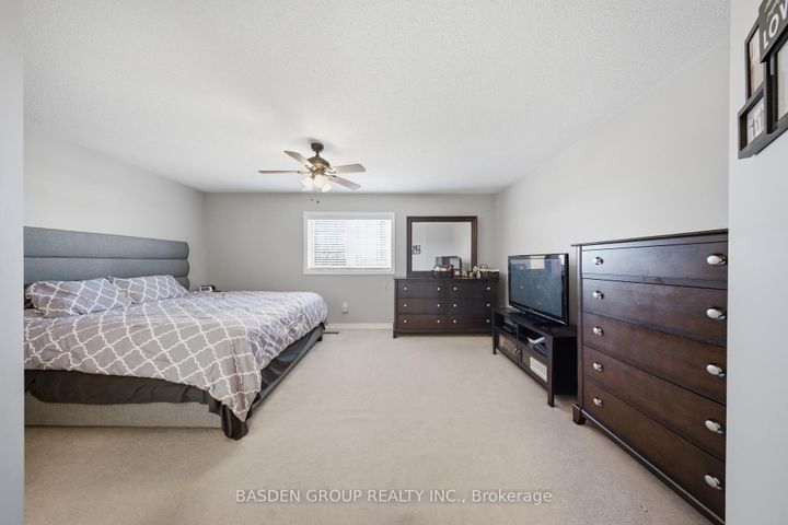 Photo 15 at 101 Eastview Gate, Bram East, Brampton