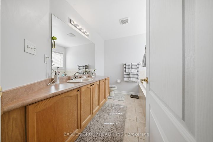 Photo 16 at 101 Eastview Gate, Bram East, Brampton