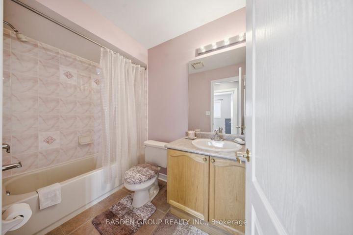 Photo 19 at 101 Eastview Gate, Bram East, Brampton