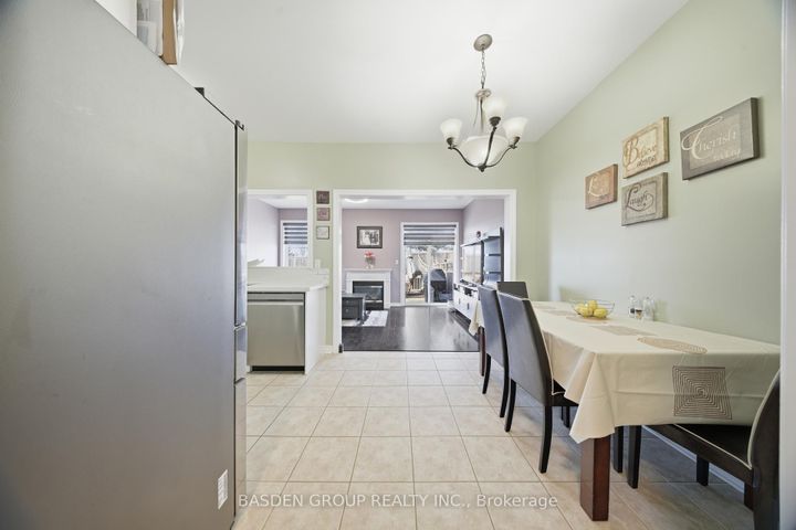 Photo 24 at 101 Eastview Gate, Bram East, Brampton