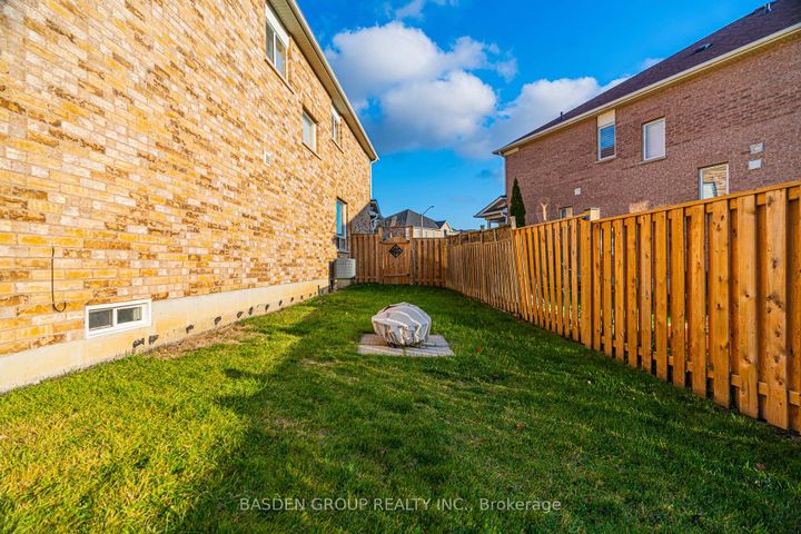 Photo 41 at 101 Eastview Gate, Bram East, Brampton