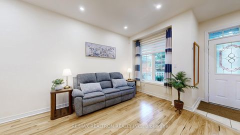 Photo 4 at 12 Launch Gate, Oak Ridges Lake Wilcox, Richmond Hill