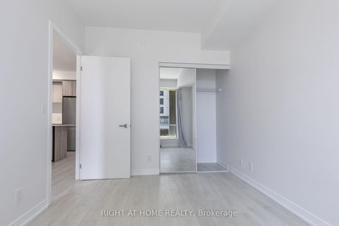 Photo 2 at 320 - 7950 Bathurst Street, Beverley Glen, Vaughan