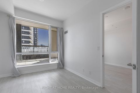 Photo 3 at 320 - 7950 Bathurst Street, Beverley Glen, Vaughan