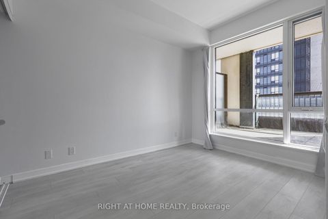 Photo 4 at 320 - 7950 Bathurst Street, Beverley Glen, Vaughan