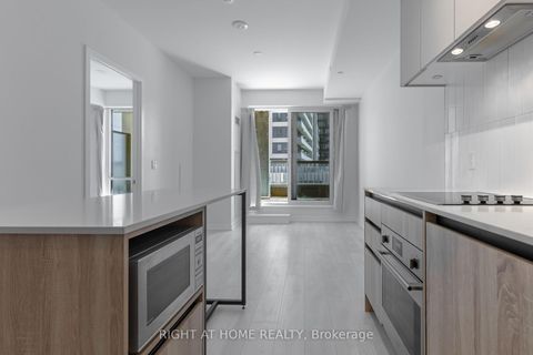 Photo 8 at 320 - 7950 Bathurst Street, Beverley Glen, Vaughan