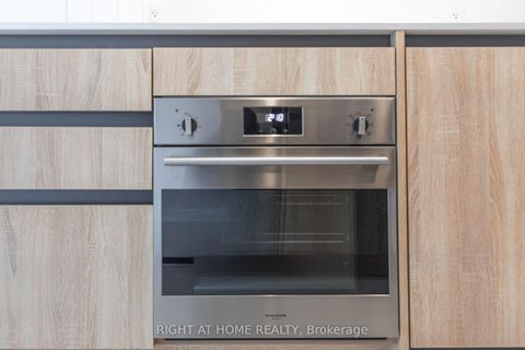 Photo 11 at 320 - 7950 Bathurst Street, Beverley Glen, Vaughan