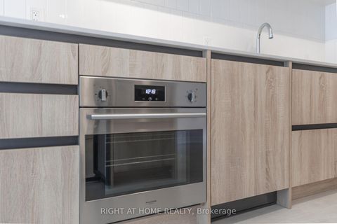 Photo 12 at 320 - 7950 Bathurst Street, Beverley Glen, Vaughan