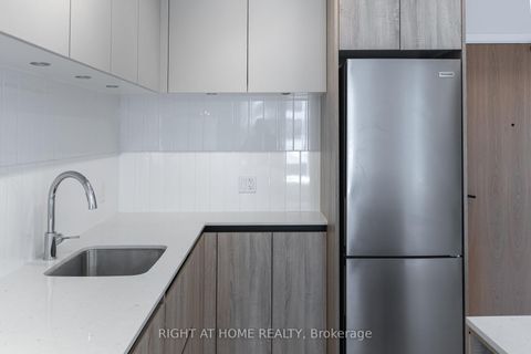 Photo 13 at 320 - 7950 Bathurst Street, Beverley Glen, Vaughan