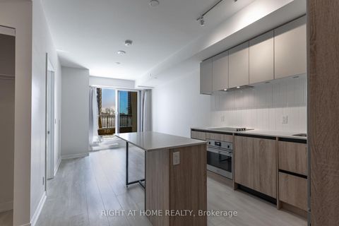 Photo 23 at 320 - 7950 Bathurst Street, Beverley Glen, Vaughan