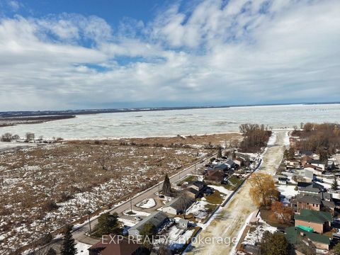 Photo 4 at 12 Canal Street, Keswick South, Georgina