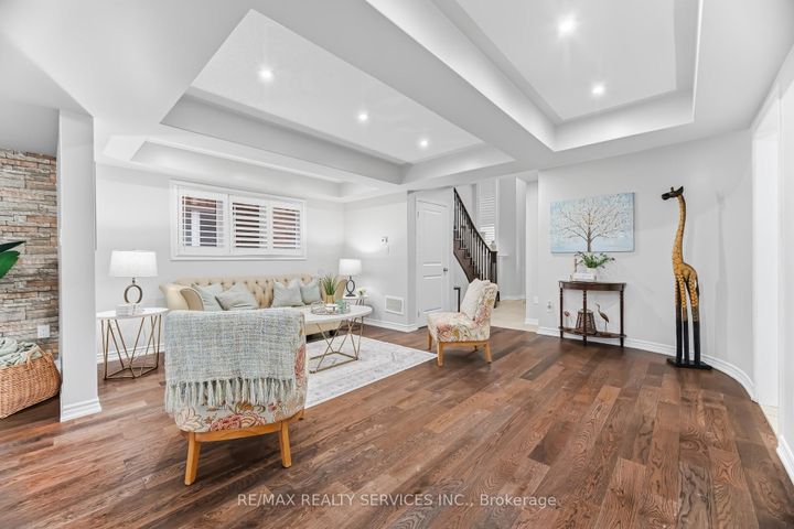 Photo 4 at 31 MIRACLE Trail, Northwest Brampton, Brampton