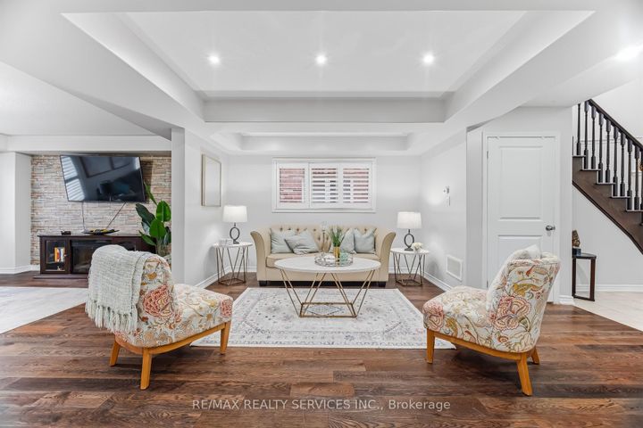 Photo 7 at 31 MIRACLE Trail, Northwest Brampton, Brampton