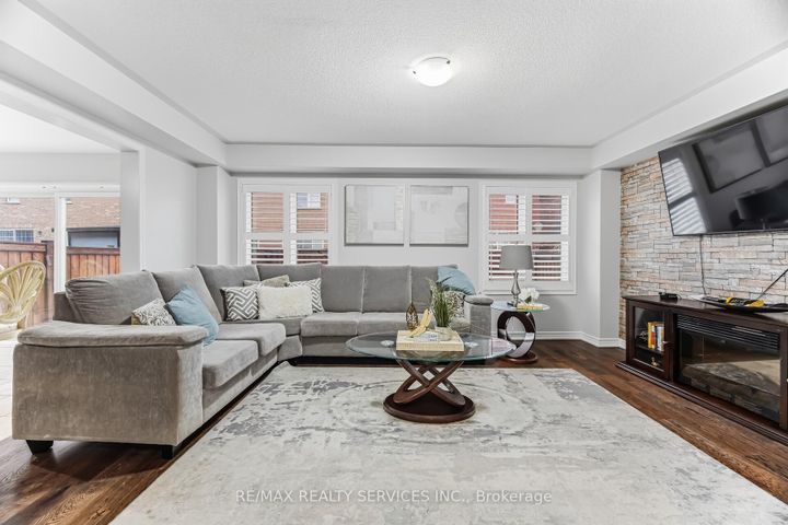 Photo 9 at 31 MIRACLE Trail, Northwest Brampton, Brampton