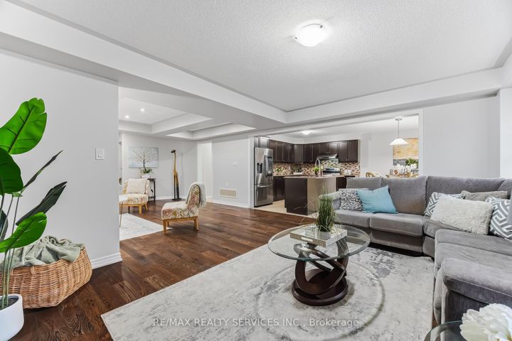 Photo 12 at 31 MIRACLE Trail, Northwest Brampton, Brampton