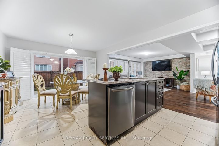 Photo 13 at 31 MIRACLE Trail, Northwest Brampton, Brampton