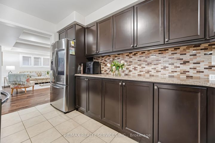 Photo 15 at 31 MIRACLE Trail, Northwest Brampton, Brampton