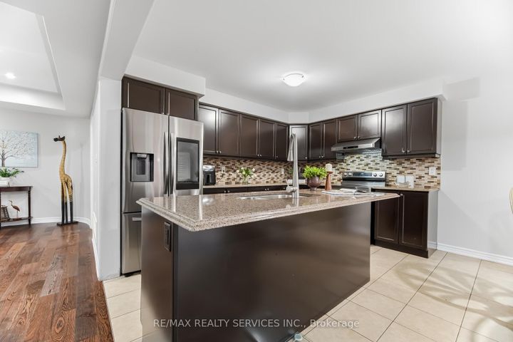 Photo 16 at 31 MIRACLE Trail, Northwest Brampton, Brampton
