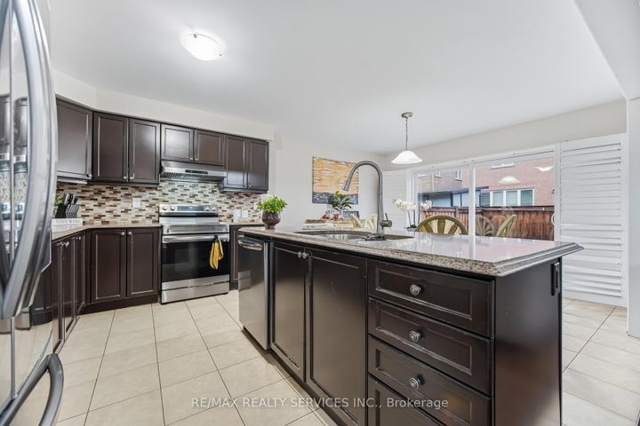 Photo 18 at 31 MIRACLE Trail, Northwest Brampton, Brampton