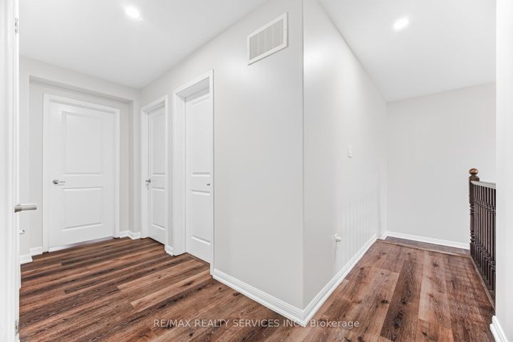 Photo 23 at 31 MIRACLE Trail, Northwest Brampton, Brampton