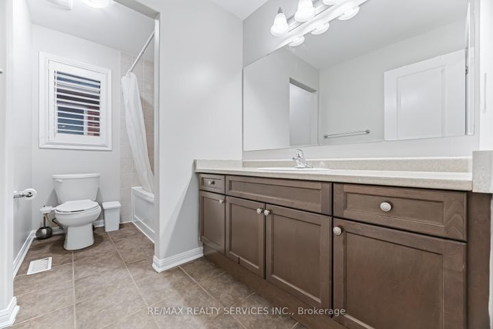 Photo 31 at 31 MIRACLE Trail, Northwest Brampton, Brampton