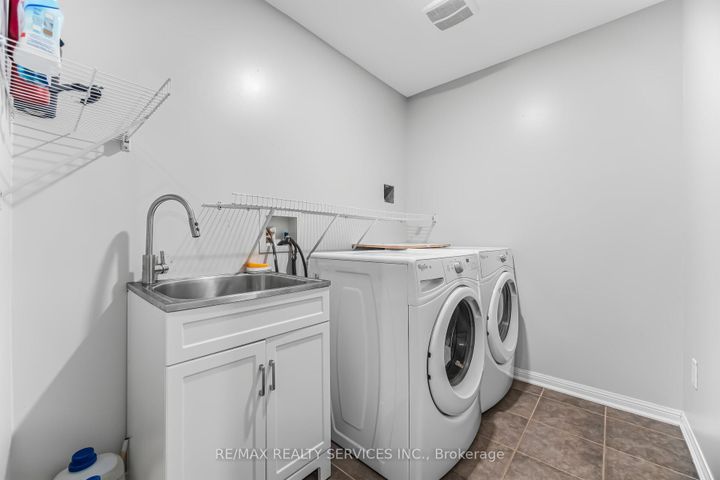 Photo 32 at 31 MIRACLE Trail, Northwest Brampton, Brampton