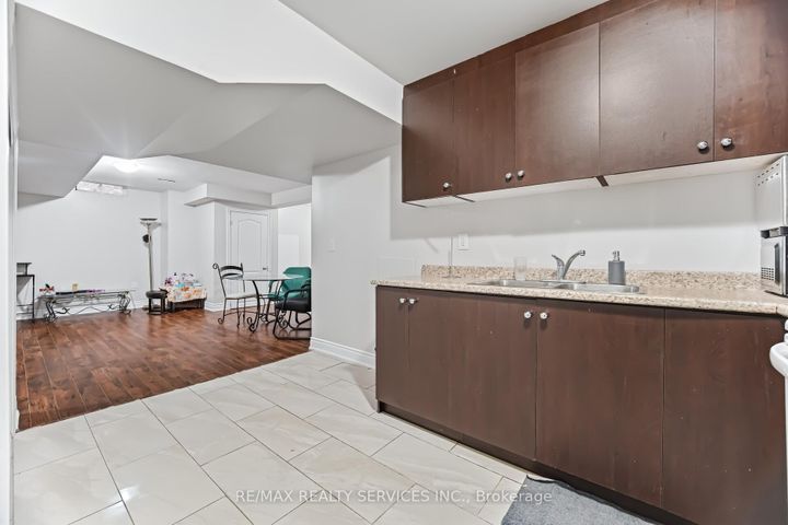 Photo 40 at 31 MIRACLE Trail, Northwest Brampton, Brampton