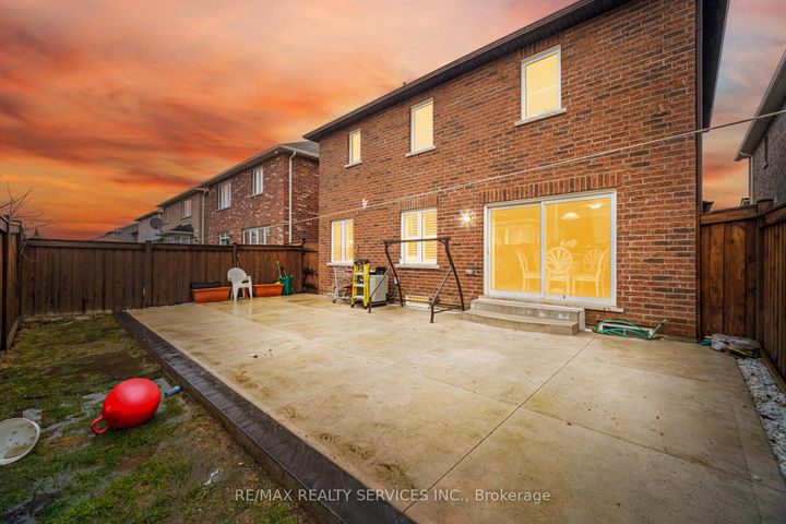 Photo 49 at 31 MIRACLE Trail, Northwest Brampton, Brampton