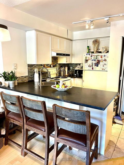 Photo 5 at 207 - 140 Bathurst Street, Niagara, Toronto