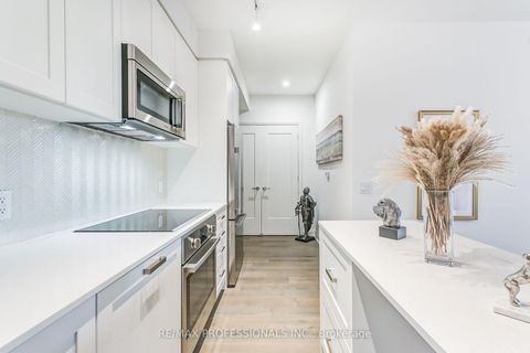 Photo 11 at 223 - 293 The Kingsway, Humber Valley, Toronto