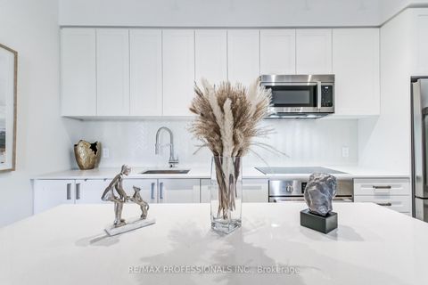 Photo 13 at 223 - 293 The Kingsway, Humber Valley, Toronto