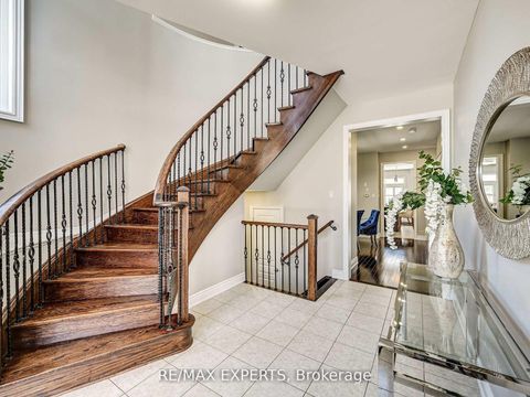 Photo 2 at 25 Killington Avenue, Kleinburg, Vaughan