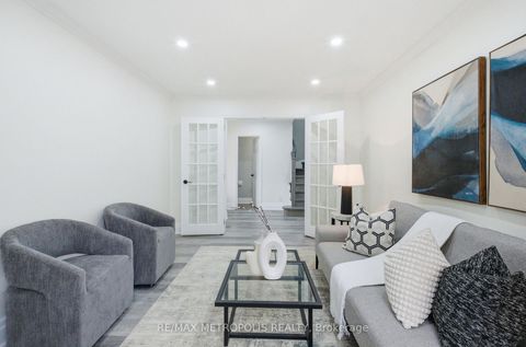 Photo 5 at 700 Mountjoy Court, Pinecrest, Oshawa