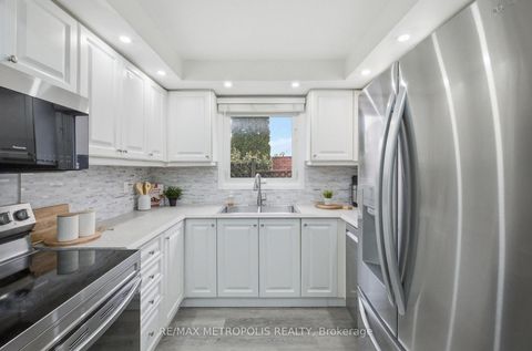 Photo 11 at 700 Mountjoy Court, Pinecrest, Oshawa