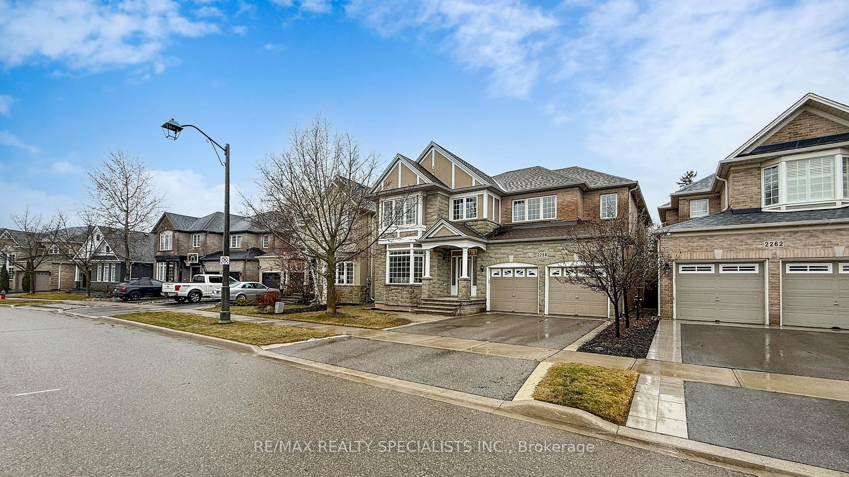 2258 Rochester Circle, BC Bronte Creek, Oakville 