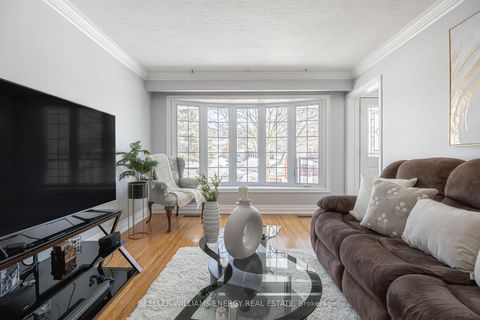 Photo 3 at 70 Oriole Court, Donevan, Oshawa