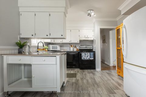 Photo 5 at 70 Oriole Court, Donevan, Oshawa