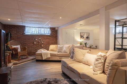 Photo 13 at 70 Oriole Court, Donevan, Oshawa