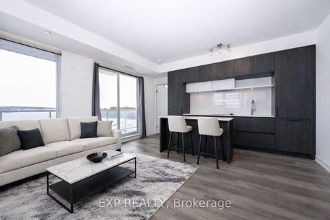 Photo 1 at 525 - 2 David Eyer Road, Rural Richmond Hill, Richmond Hill