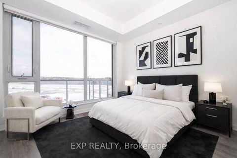 Photo 3 at 525 - 2 David Eyer Road, Rural Richmond Hill, Richmond Hill