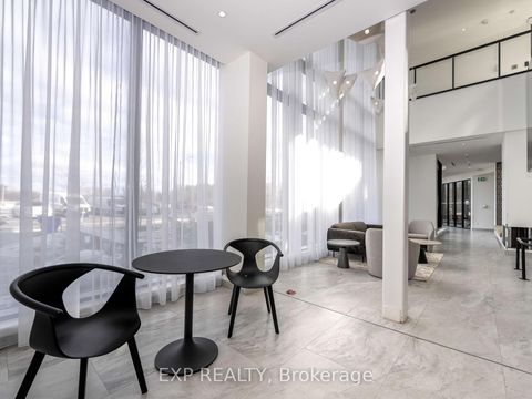 Photo 14 at 525 - 2 David Eyer Road, Rural Richmond Hill, Richmond Hill