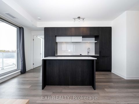 Photo 18 at 525 - 2 David Eyer Road, Rural Richmond Hill, Richmond Hill