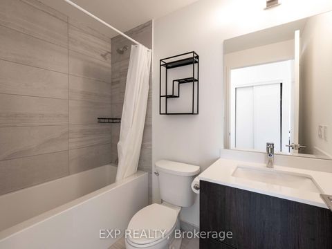 Photo 22 at 525 - 2 David Eyer Road, Rural Richmond Hill, Richmond Hill