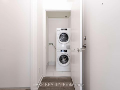 Photo 23 at 525 - 2 David Eyer Road, Rural Richmond Hill, Richmond Hill