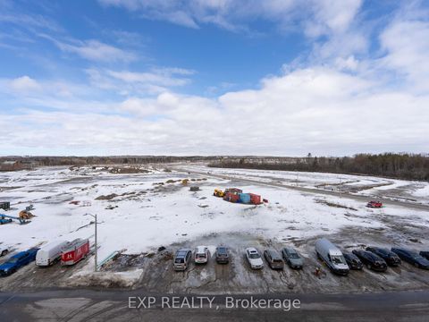 Photo 26 at 525 - 2 David Eyer Road, Rural Richmond Hill, Richmond Hill